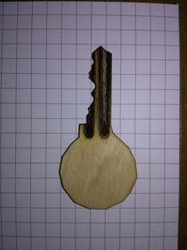 Der Fertige und funktionstüchtige Schlüssel aus Holz