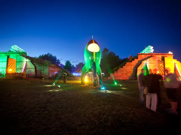 Ein Bild der Blinkenrocket bei Dunkelheit auf dem Chaos Communication Camp 2015