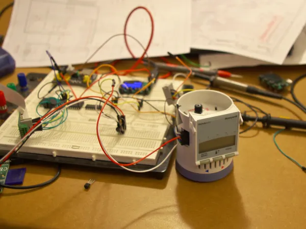 Cooperating radiator monitoring 114