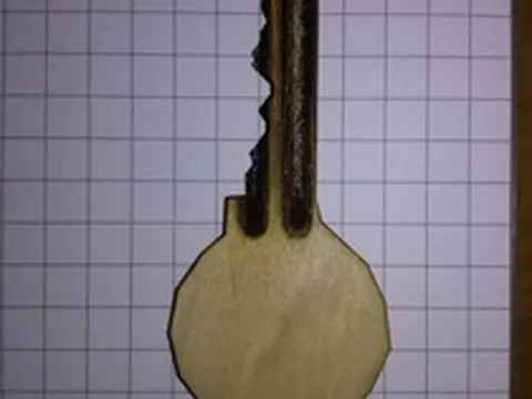Der Fertige und funktionstüchtige Schlüssel aus Holz